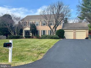 8412 Holly Leaf Dr, Mc Lean, VA 22102