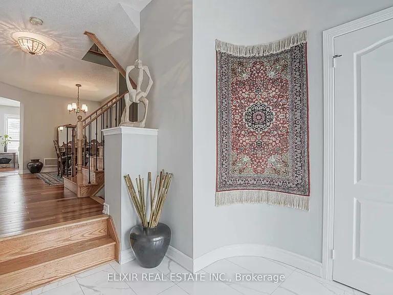 32 Florette Pl — Photo 2