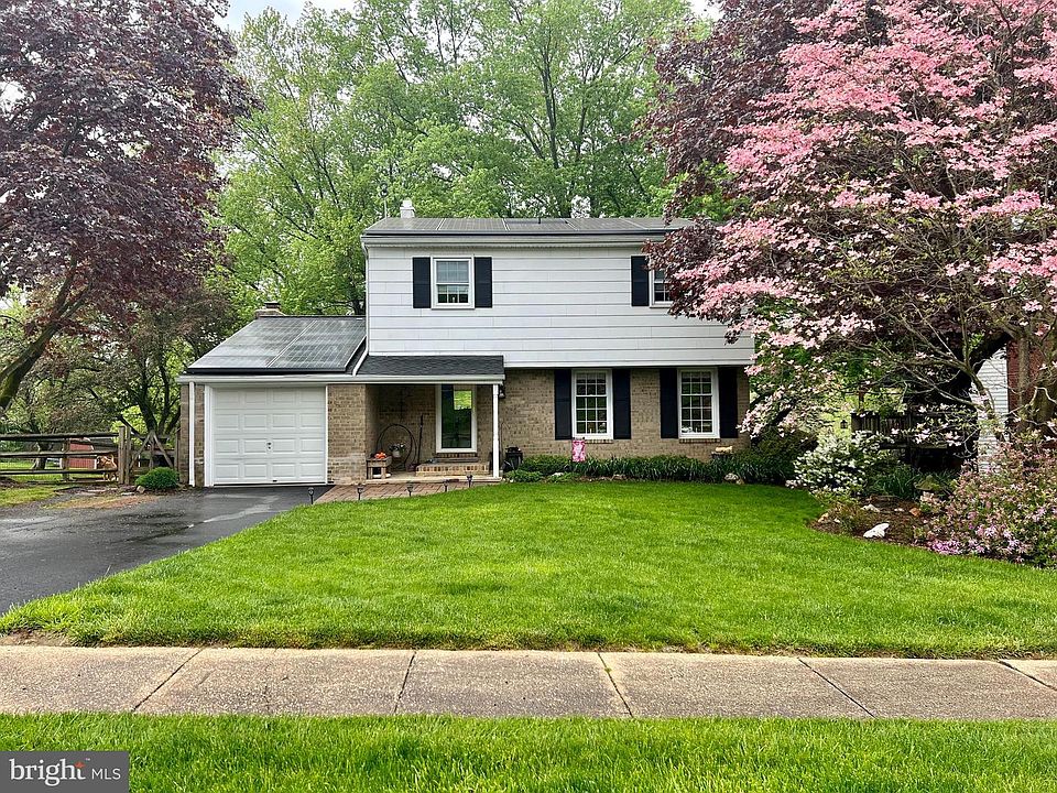 1st image of 802 Yvette Dr
