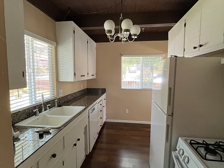 320 Berry St #A — Photo 3