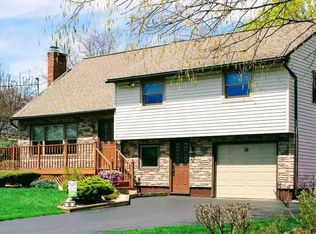 16 Edwin Dr, Ballston Lake, NY 12019