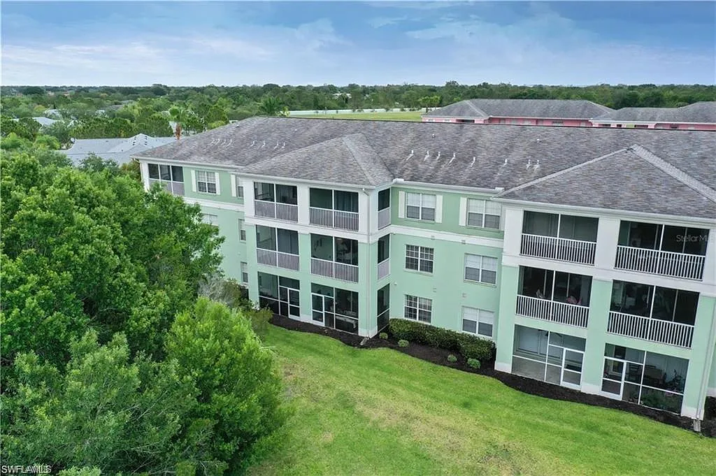 2 bed, 2.0 bath, 996 sqft, $1,500 — Photo 2