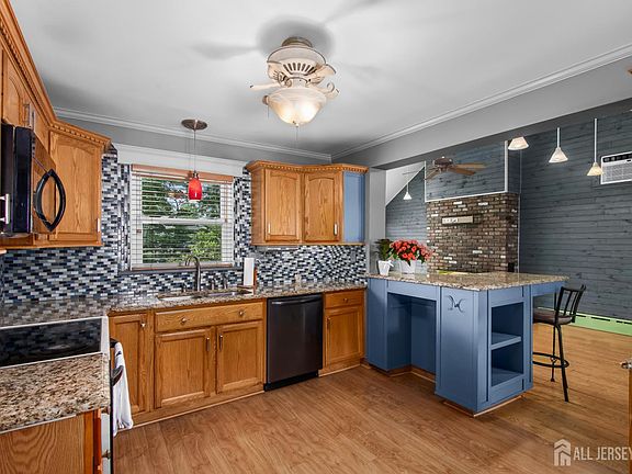5th image of 75 Lancaster Rd