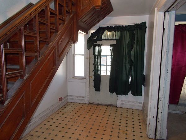 2nd image of 957 Grant Ave