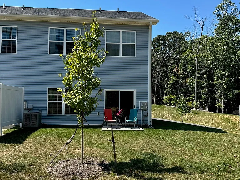 1105 Maid Marian Ln NE — Photo 3