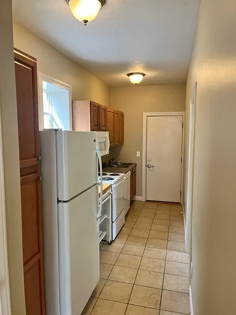 Building Photo - 1220 Cincinnati St #2