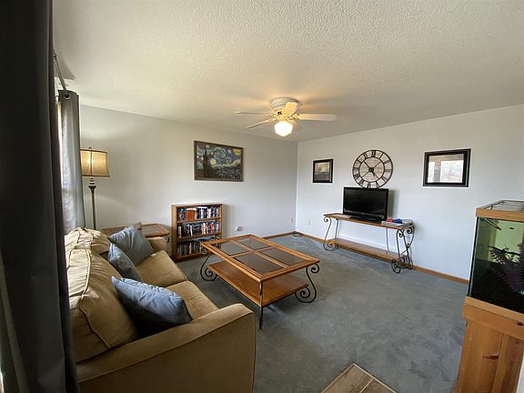2nd image of 909 S Redstone Ct