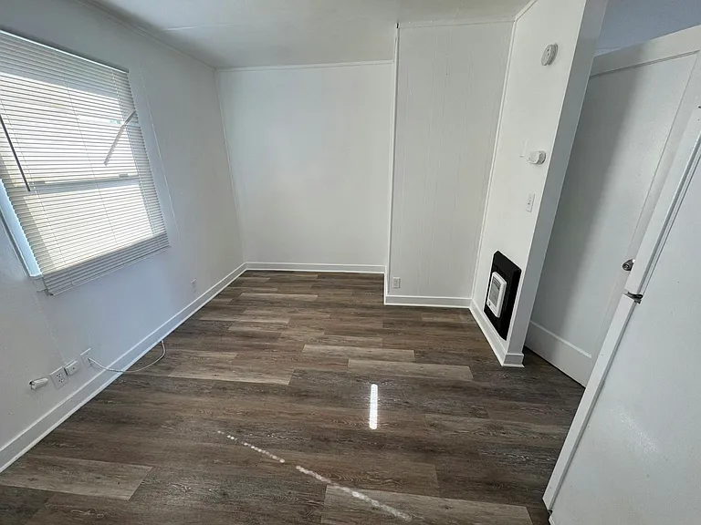 1056 W Marina Dr #5 — Photo 1