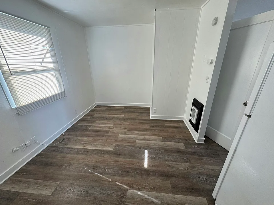1056 W Marina Dr #5