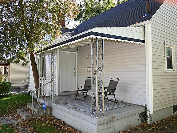 3rd image of 2175 Suncrest Dr