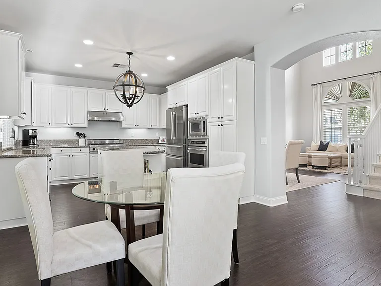 2450 Elden Ave #E — Photo 13