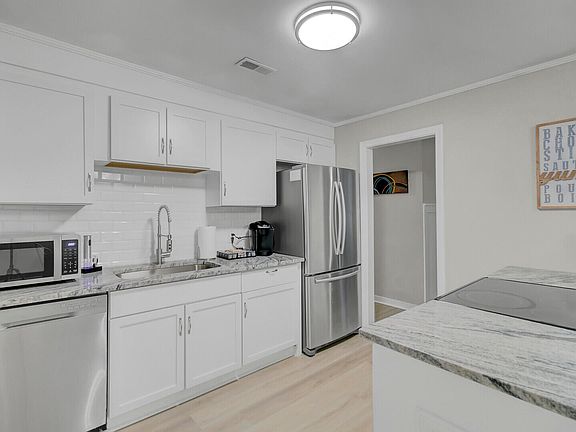 3rd image of 1550 Burnswick Dr