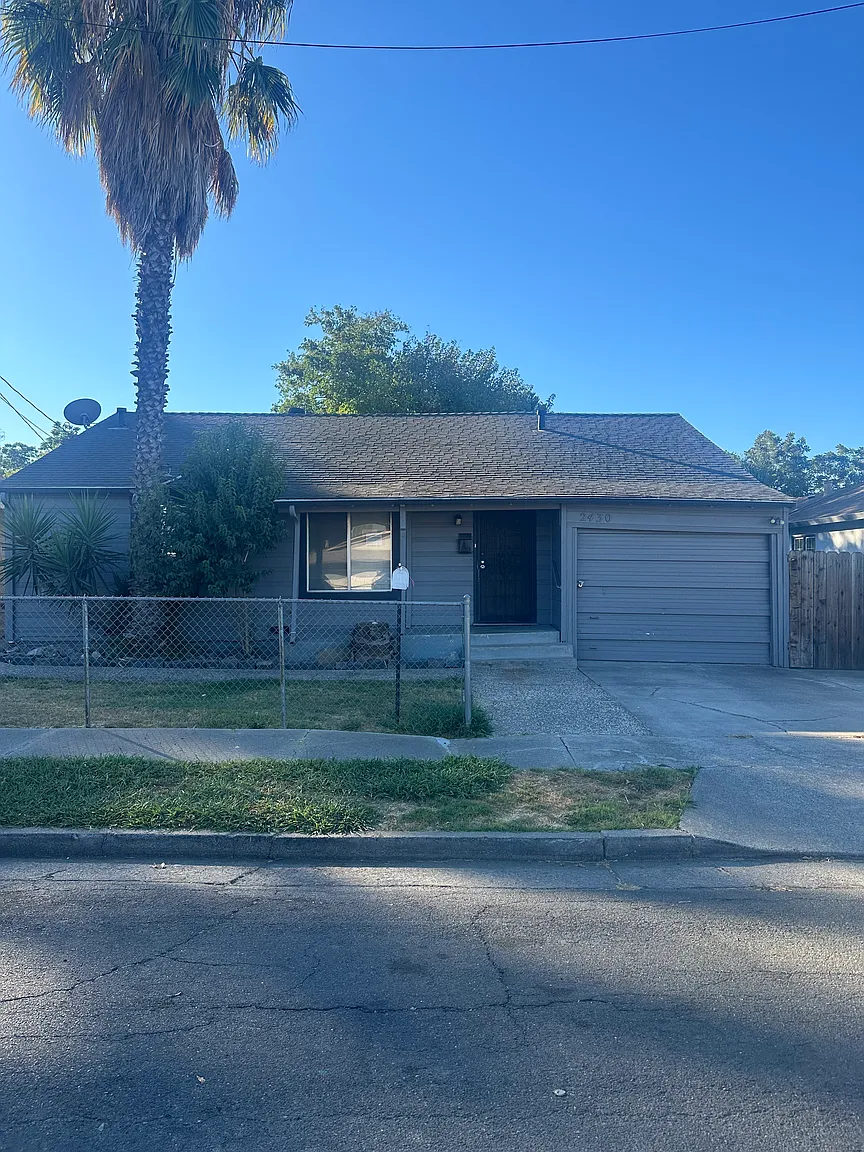 2530 W Acacia St photo 1