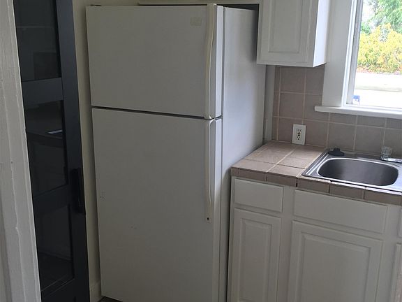 5th image of 1055 E Ocean Blvd APT L