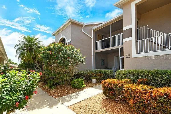 2 bed, 2.0 bath, 1333 sqft, $5,300 — Photo 2