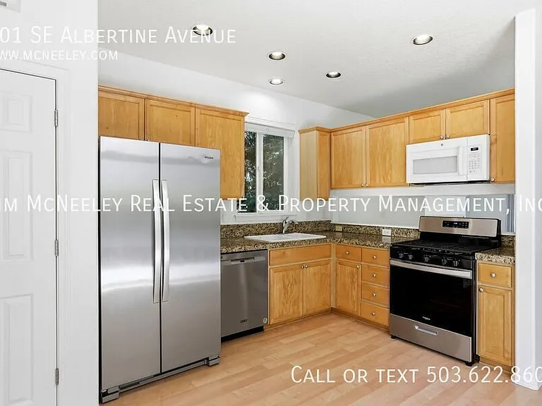 901 SE Albertine St — Photo 9