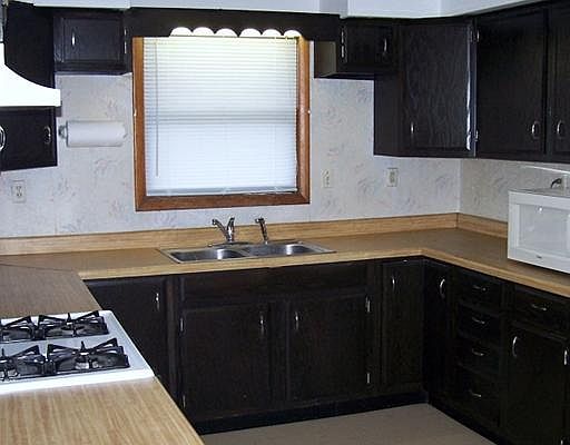 2nd image of 1139 E Bowman St