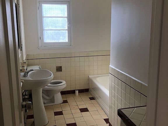 4th image of 613 S Detroit St #613.5