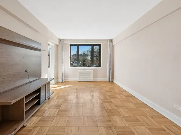 3103 Fairfield Avenue image 1 of 18