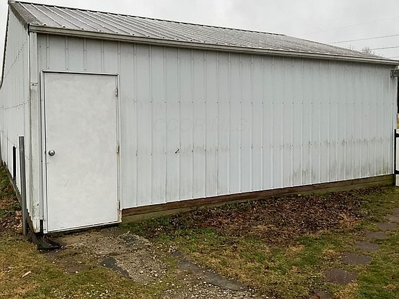 3rd image of 4070 Tschopp Rd NE