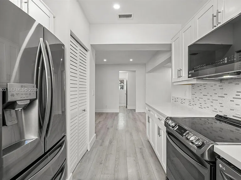 1262 SW 15th Ter — Photo 9