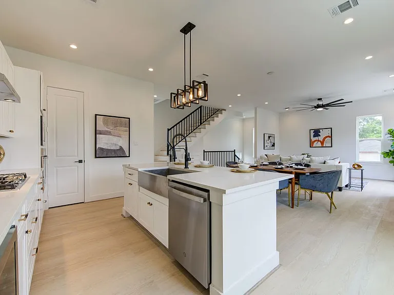 2310 Reinerman St — Photo 34