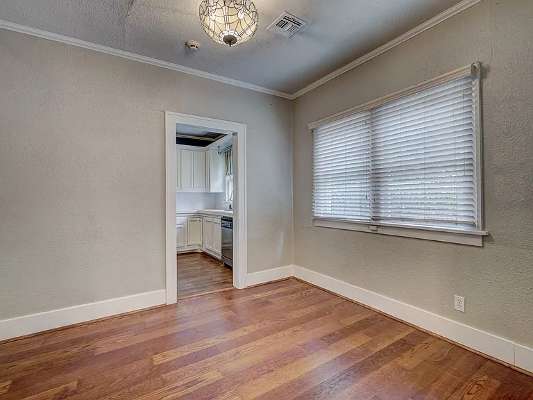 3711 N Military Ave — Photo 6