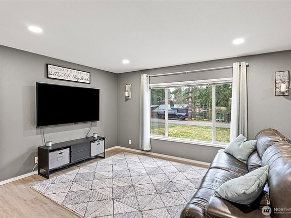 4th image of 510 E Trails End Drive