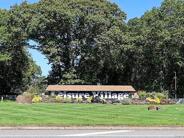 324 Woodbridge Drive #A, Ridge, NY 11961