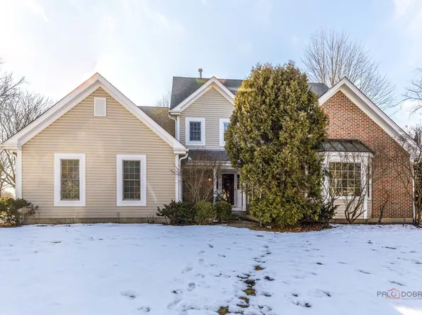 275 Saddle Back Rd, Vernon Hills, IL 60061