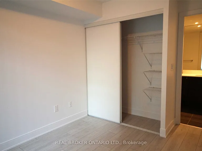 525 Adelaide St W #325 — Photo 12