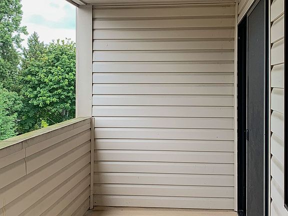 5th image of 9400 Roosevelt Way NE #403