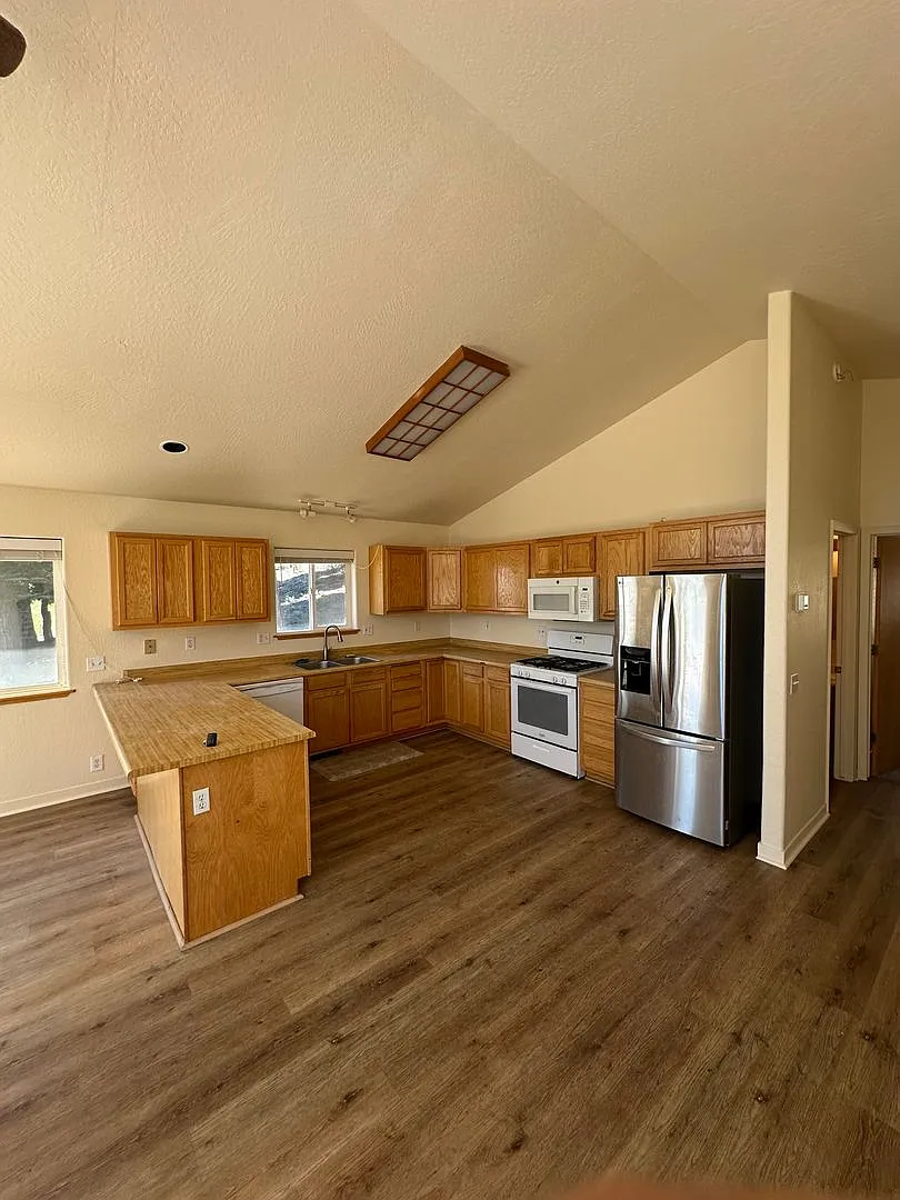 Three bedroom home in Tahoe Donner Available for long term lease — Photo 4