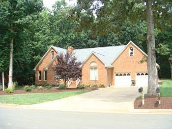 1st image of 1025 Brookview Dr