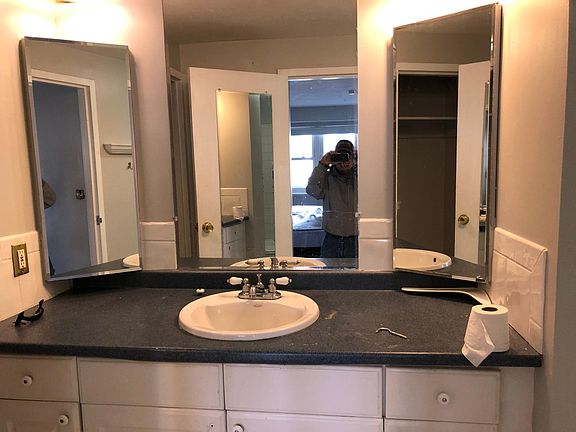 Bathroom vanity
