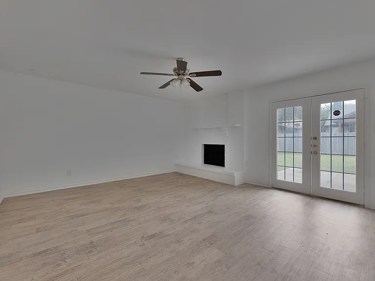 2905 Joymeadow Dr — Photo 2