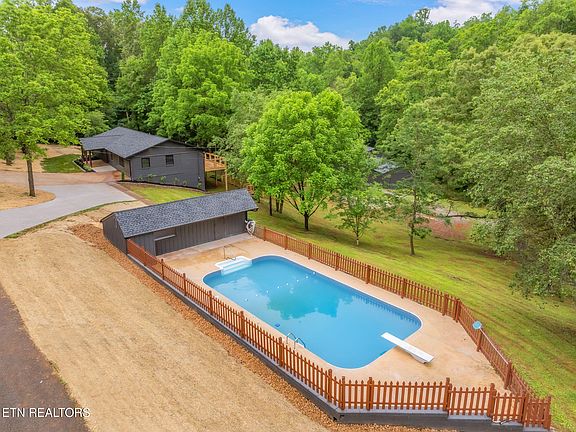 3rd image of 826 Long Mill Rd