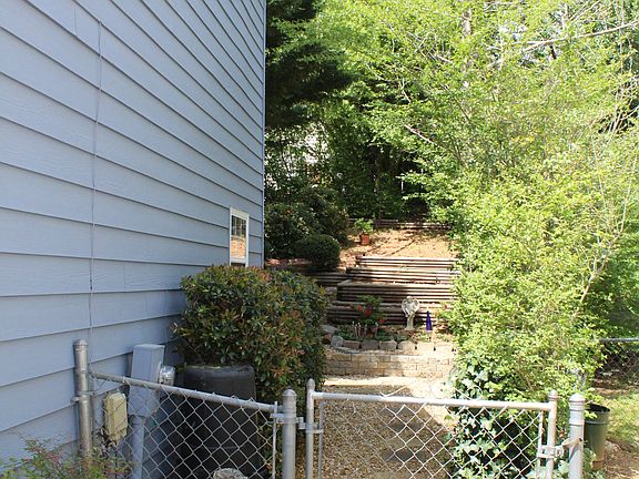 5th image of 3030 Oak Meadow Dr