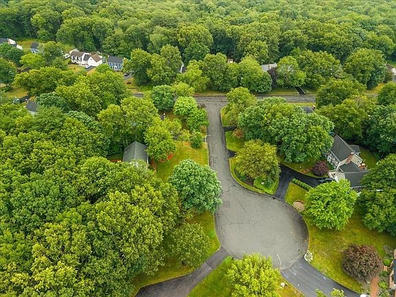5th image of 25 Arbor Way
