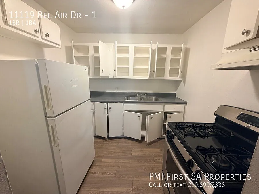 Fourplex two bedroom unit is ready to move in in Castle Hill — Photo 2