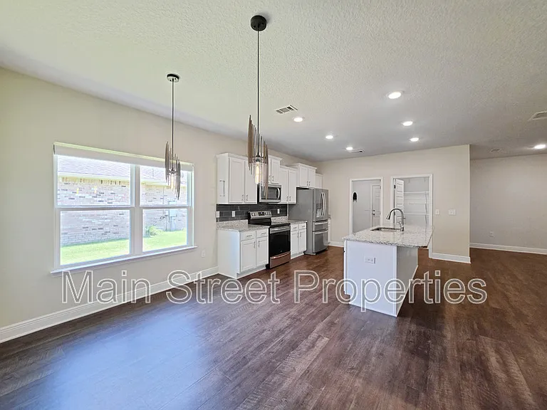 8108 Silver Maple Dr — Photo 8