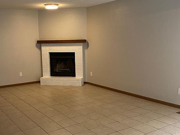 3rd image of 113 NE Timbercreek Dr