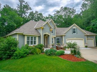 837 Amble Ct, Shoreview, MN 55126