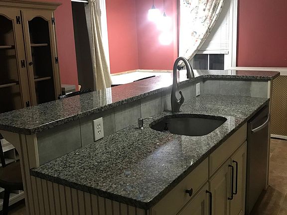 Kitchen island sits 4 to 6