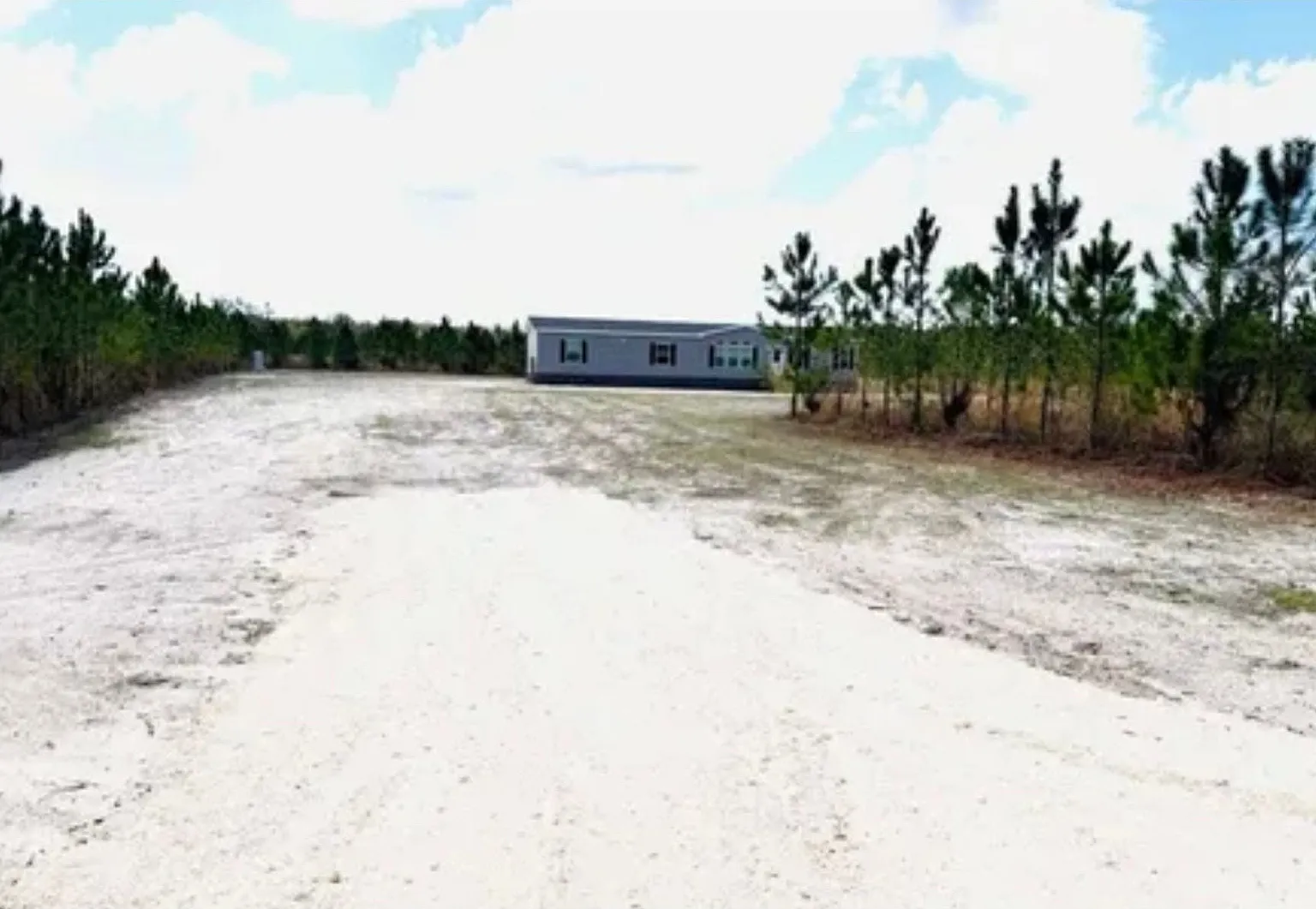 Spacious 4BR House in Live Oak — Photo 1