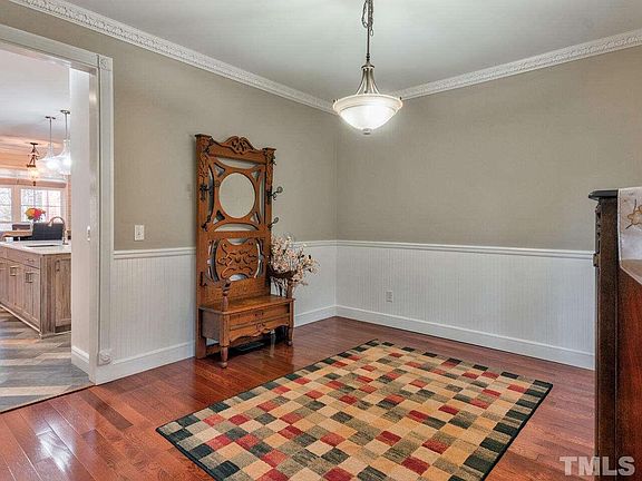 5th image of 1128 Ten Oaks Dr N
