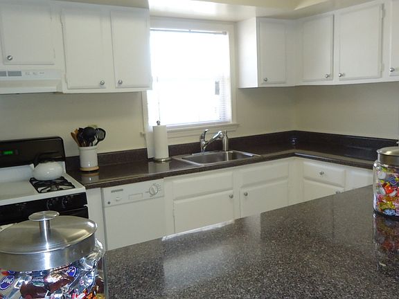 3rd image of 7 Kensington Cir APT H