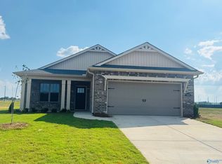 1040 Starling Dr, Decatur, AL 35603