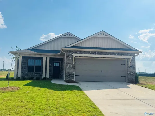 1040 Starling Dr, Decatur, AL 35603