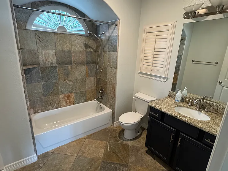 2810 Helena St — Photo 3